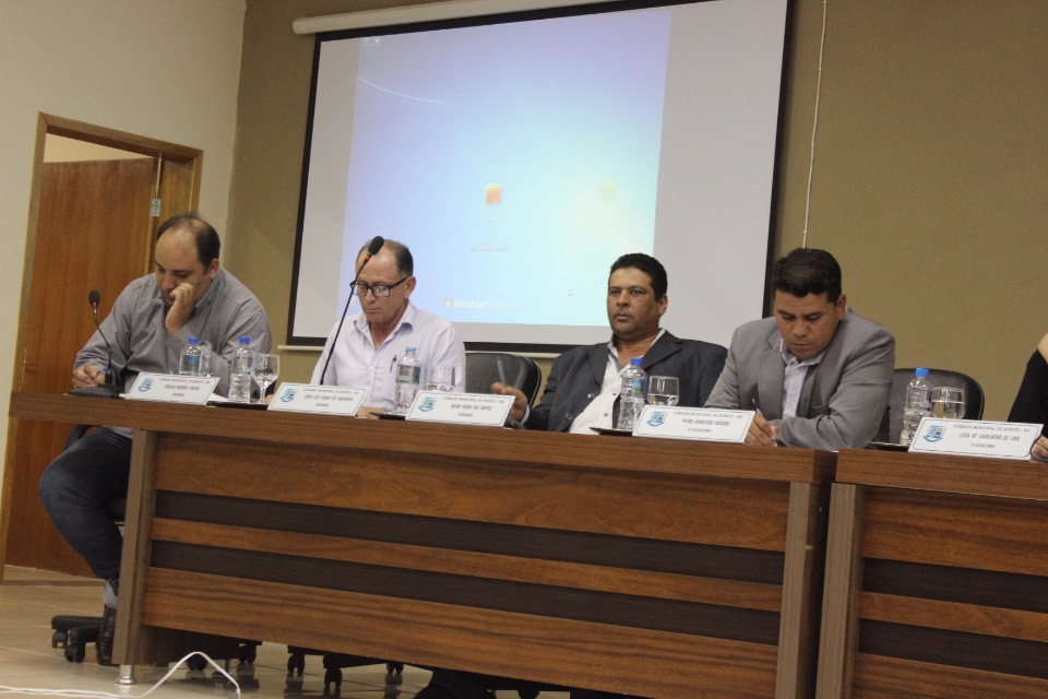 TAXA DE COLETA Após explanação de promotores, Câmara aprova Projeto de Lei