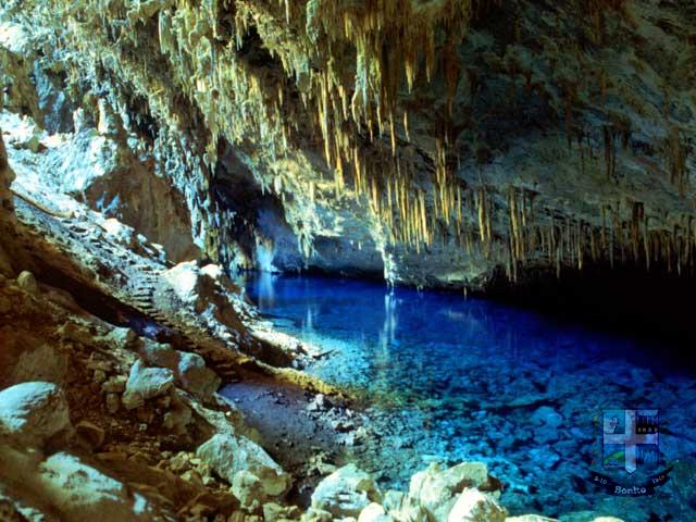 Gruta do Lago Azul