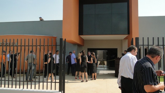 Autoridades participam da inauguração do novo Fórum de Bonito