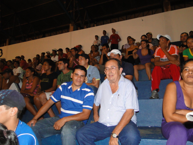 VEREADORES PRESTIGIARAM OS JOGOS DA 33ª COPA DE FUTSAL REALIZADOS EM BONITO.