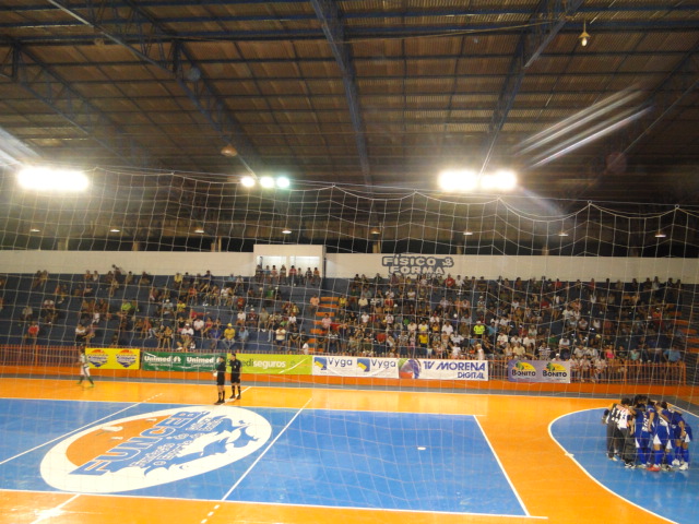 VEREADORES PRESTIGIARAM OS JOGOS DA 33ª COPA DE FUTSAL REALIZADOS EM BONITO.
