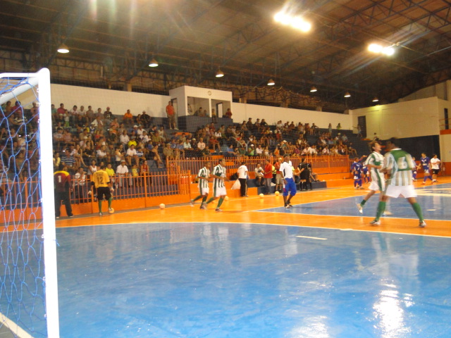 VEREADORES PRESTIGIARAM OS JOGOS DA 33ª COPA DE FUTSAL REALIZADOS EM BONITO.