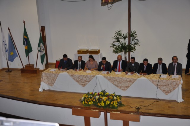 Vereadores entregam titulos de Cidadão Bonitense.