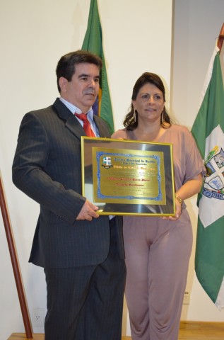 Vereadores entregam titulos de Cidadão Bonitense.