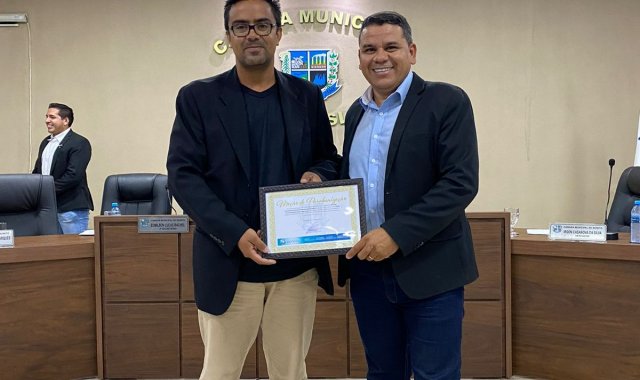 Entrega da Moção de Parabenização ao Sr. Tiago Rocha fundador da Web Rádio Gospel.
