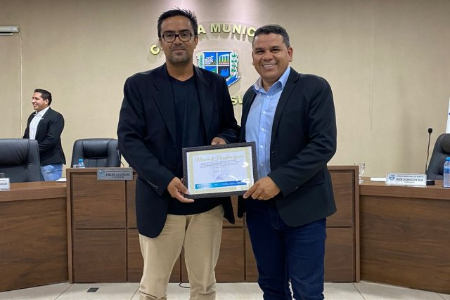 Entrega da Moção de Parabenização ao Sr. Tiago Rocha fundador da Web Rádio Gospel.